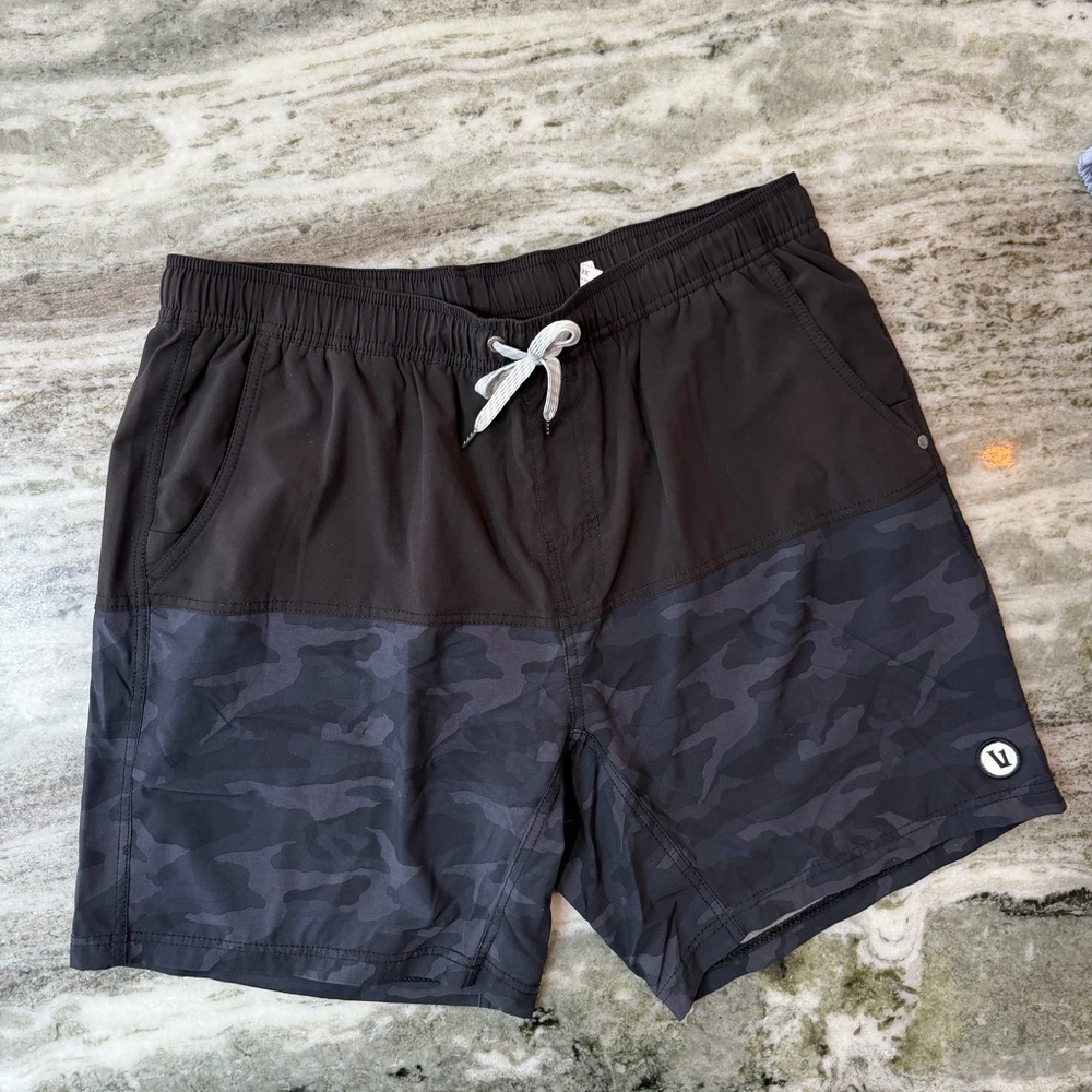 Men’s Vuori Kore Short Black Camo Athletic Shorts